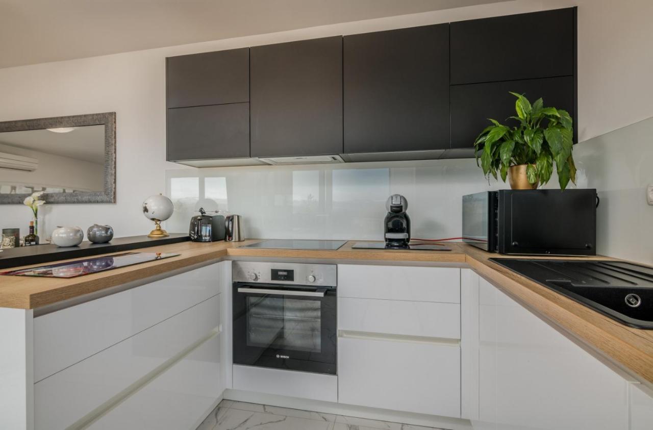 Apartments Elle Luxury Vantacici Malinska Exterior photo