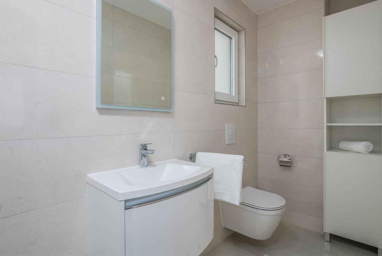 Apartments Elle Luxury Vantacici Malinska Exterior photo